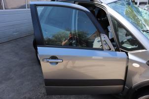 Begagnade Framdörr, 4-dörrars, höger Suzuki SX4 (EY/GY) 1.6 16V 4x2 Pris € 100,00 Marginaltabell erbjuds av Benelux Zwijndrecht B.V.