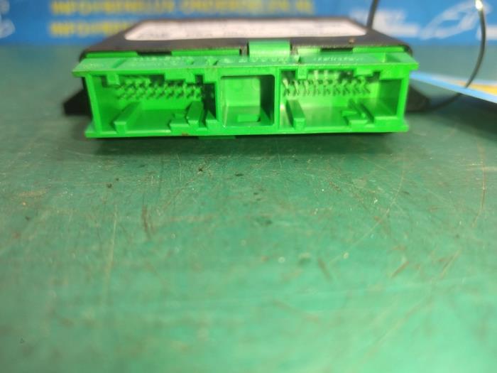 PDC-modul från en Opel Vivaro 2.0 Diesel 145 2022