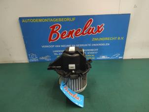 Begagnade Fläktmotor för uppvärmning och ventilation Opel Vivaro 2.0 Diesel 145 Pris på förfrågan erbjuds av Benelux Zwijndrecht B.V.