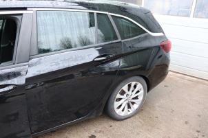 Gebruikte Deur 4Deurs links-achter Opel Astra K Sports Tourer 1.0 Turbo 12V Prijs € 750,00 Margeregeling aangeboden door Benelux Zwijndrecht B.V.