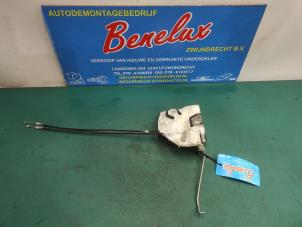 Begagnade Dörrlåsmekanism, 4-dörrars, höger fram Suzuki Swift (ZA/ZC/ZD1/2/3/9) 1.3 VVT 16V Pris på förfrågan erbjuds av Benelux Zwijndrecht B.V.