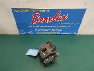 Begagnade Främre bromsok, vänster Mazda 2 (DJ/DL) 1.5 SkyActiv-G 90 Pris på förfrågan erbjuds av Benelux Zwijndrecht B.V.