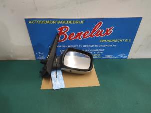 Begagnade Skärmspegel, höger Renault Kangoo (KC) 1.6 16V Pris på förfrågan erbjuds av Benelux Zwijndrecht B.V.