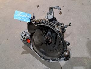 Begagnade Växellåda Opel Agila (A) 1.2 16V Twin Port Pris på förfrågan erbjuds av Benelux Zwijndrecht B.V.