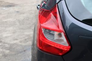 Gebruikte Achterlicht links Ford Focus 3 1.0 Ti-VCT EcoBoost 12V 100 Prijs op aanvraag aangeboden door Benelux Zwijndrecht B.V.