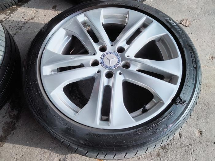 Hjuluppsättning + däck från en Mercedes-Benz C Estate (S204) 2.2 C-220 CDI 16V BlueEfficiency 2013
