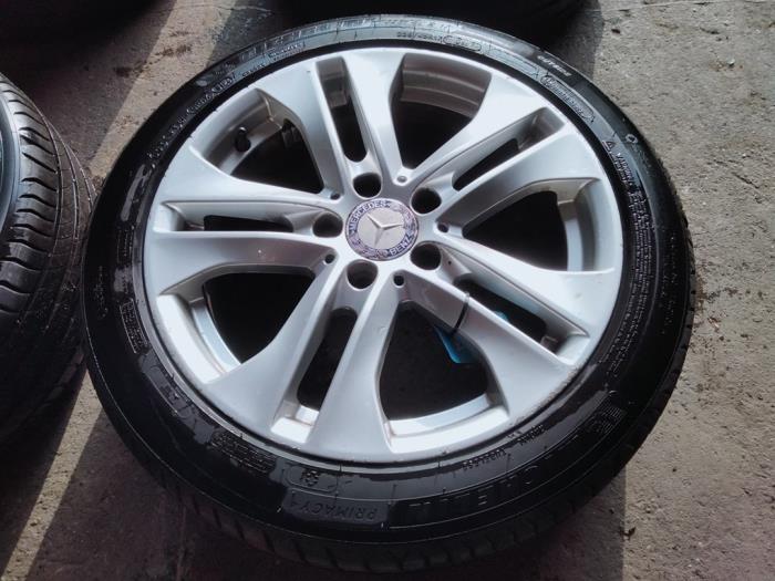 Hjuluppsättning + däck från en Mercedes-Benz C Estate (S204) 2.2 C-220 CDI 16V BlueEfficiency 2013