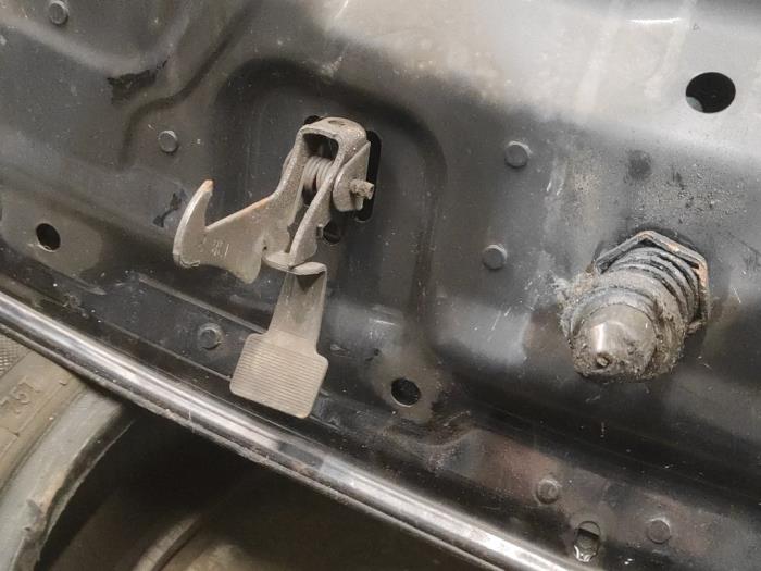 Motorhuv från en Opel Corsa D 1.4 16V Twinport 2008