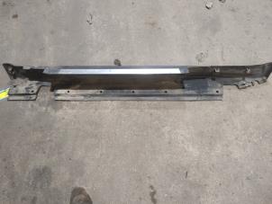 Gebruikte Zijskirt rechts Mini Mini Cooper S (R53) 1.6 16V Prijs € 40,00 Margeregeling aangeboden door Benelux Zwijndrecht B.V.