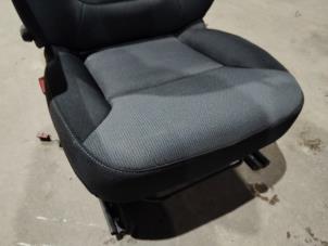 Begagnade Säte, vänster Renault Trafic (1FL/2FL/3FL/4FL) 2.0 dCi 16V 120 Pris € 302,50 Inklusive moms erbjuds av Benelux Zwijndrecht B.V.