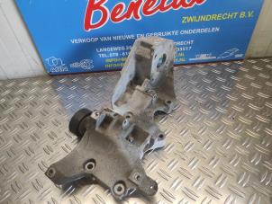 Używane Wspornik pompy oleju napedowego Skoda Fabia II Combi 1.2 TDI 12V Greenline Cena na żądanie oferowane przez Benelux Zwijndrecht B.V.