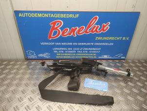 Gebruikte Veiligheidsgordel links-voor Volvo C30 (EK/MK) 1.8 16V Prijs op aanvraag aangeboden door Benelux Zwijndrecht B.V.