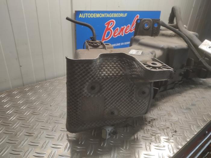 AdBlue-tank från en Ford Transit Connect (PJ2) 1.5 EcoBlue 2018