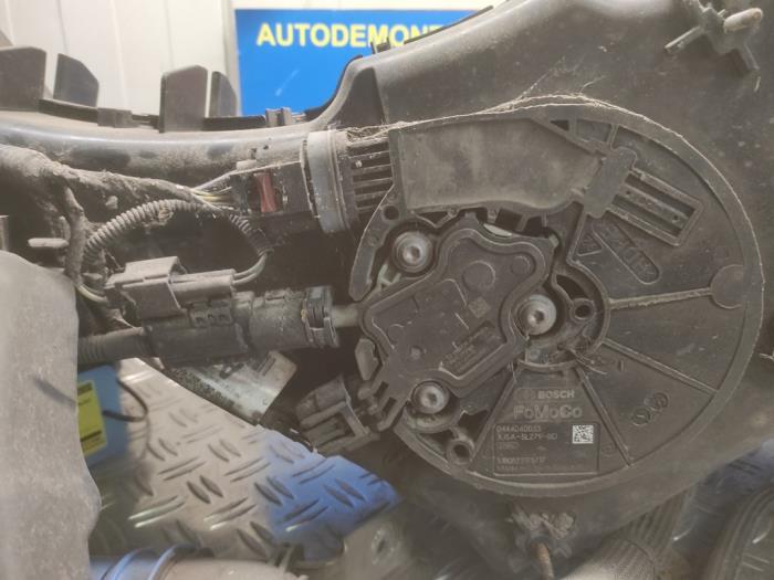 AdBlue-tank från en Ford Transit Connect (PJ2) 1.5 EcoBlue 2018