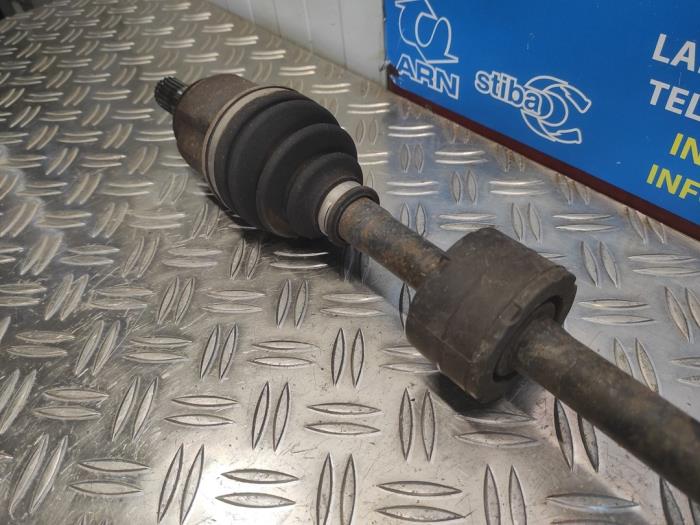 Drivaxel, höger fram från en Suzuki Celerio (LF) 1.0 12V Dualjet 2019