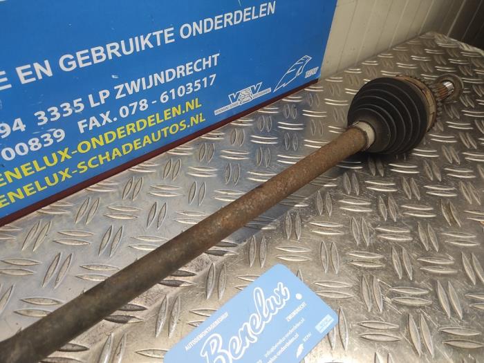 Drivaxel, höger fram från en Suzuki Celerio (LF) 1.0 12V Dualjet 2019