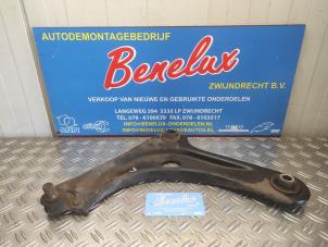 Gebruikte Draagarm links-voor Peugeot 208 I (CA/CC/CK/CL) 1.0 Vti 12V PureTech Prijs € 25,00 Margeregeling aangeboden door Benelux Zwijndrecht B.V.
