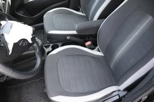 Gebruikte Bekleding Set (compleet) Hyundai i10 1.0 12V Prijs op aanvraag aangeboden door Benelux Zwijndrecht B.V.