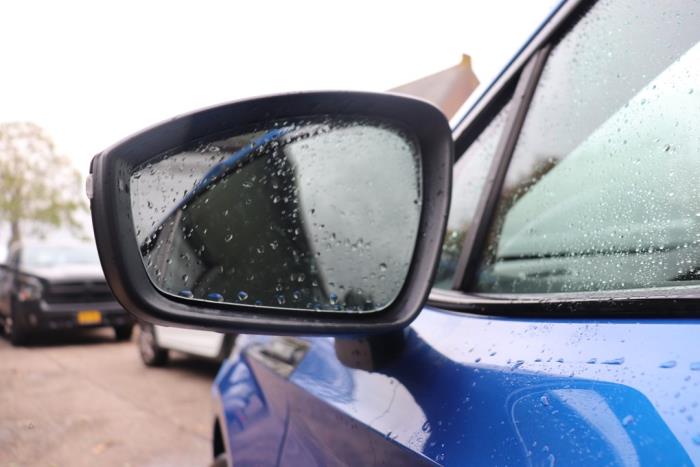 Spiegel Buiten links van een Skoda Enyaq iV Coupe 60 2024