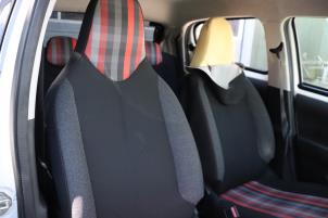 Begagnade Klädsel, uppsättning (komplett) Peugeot 108 1.0 12V VVT-i Pris på förfrågan erbjuds av Benelux Zwijndrecht B.V.