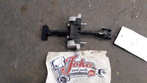 Gebruikte Deurvanger 4Deurs links-achter Opel Insignia Sports Tourer 2.0 CDTI 16V 160 Ecotec Prijs op aanvraag aangeboden door Autodemontage Joko B.V.