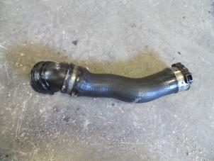Begagnade Laddluftkylarslang BMW 5 serie Touring (E61) 520d 16V Pris på förfrågan erbjuds av Autodemontage Joko B.V.