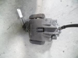 Begagnade Bakre bromsok, höger BMW 5 serie Touring (E61) 520d 16V Pris på förfrågan erbjuds av Autodemontage Joko B.V.