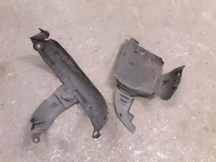 Modderkuip van een Renault Clio II (BB/CB) 1.4 16V 2003