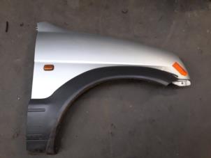 Begagnade Framskärm, höger Daihatsu Terios (J1) 1.3 16V 4x4 Pris på förfrågan erbjuds av Autodemontage Joko B.V.