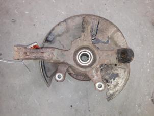 Begagnade Spindel, vänster fram Daihatsu Terios (J1) 1.3 16V 4x4 Pris på förfrågan erbjuds av Autodemontage Joko B.V.