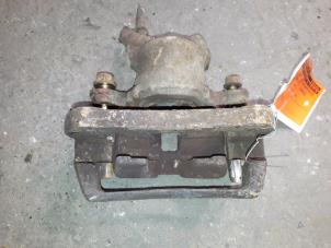 Begagnade Främre bromsok, höger Daihatsu Terios (J1) 1.3 16V 4x4 Pris på förfrågan erbjuds av Autodemontage Joko B.V.