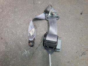 Begagnade Bakre säkerhetsbälte, höger Daihatsu Terios (J1) 1.3 16V 4x4 Pris på förfrågan erbjuds av Autodemontage Joko B.V.