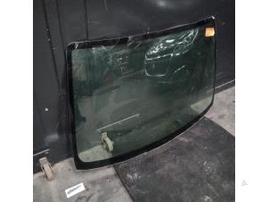 Begagnade Framruta Daihatsu Terios (J1) 1.3 16V 4x4 Pris på förfrågan erbjuds av Autodemontage Joko B.V.