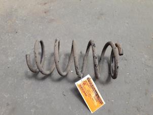 Begagnade Bakre spolfjäder Daihatsu Terios (J1) 1.3 16V 4x4 Pris på förfrågan erbjuds av Autodemontage Joko B.V.