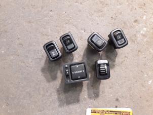 Begagnade Brytare Daihatsu Terios (J1) 1.3 16V 4x4 Pris på förfrågan erbjuds av Autodemontage Joko B.V.