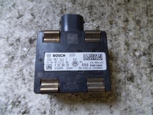 Używane Czujnik aktywnego tempomatu (zdalny) Volkswagen Passat Variant (3G5) 1.6 TDI 16V Cena na żądanie oferowane przez Autodemontage Joko B.V.