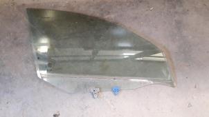 Begagnade Dörrfönster, 4-dörrars, höger fram Nissan Almera (N16) 1.5 dCi Pris på förfrågan erbjuds av Autodemontage Joko B.V.