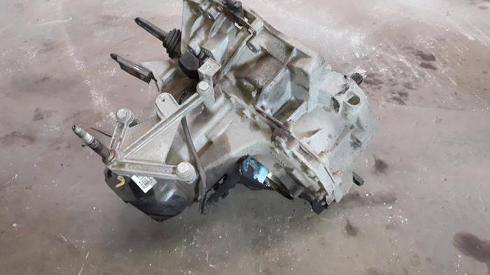 Växellåda från en Renault Clio II (BB/CB) 1.2 Societe 2002