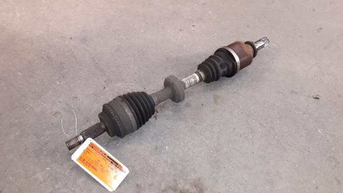 Drivaxel, vänster fram från en Renault Clio II Societe (SB) 1.5 dCi 68 2006