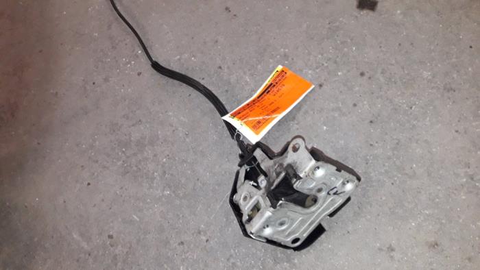 Dörrlåsmekanism, 4-dörrars, vänster fram från en Renault Clio II Societe (SB) 1.5 dCi 68 2006