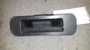 Gebruikte Handgreep Achterklep Opel Zafira Tourer (P12) 2.0 CDTI 16V 165 Ecotec Prijs op aanvraag aangeboden door Autodemontage Joko B.V.