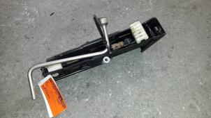 Gebruikte Krik BMW 5 serie Touring (E39) 530i 24V Prijs op aanvraag aangeboden door Autodemontage Joko B.V.