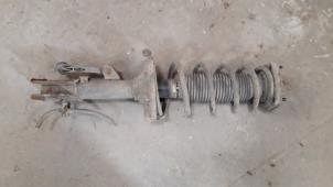Begagnade Stötdämparstång, höger bak Kia Cerato 1.6 16V Pris på förfrågan erbjuds av Autodemontage Joko B.V.