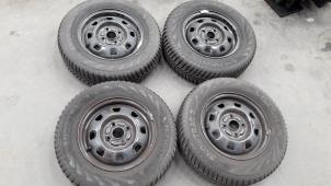 Begagnade Hjuluppsättning + vinterdäck Hyundai Accent 1.5i 12V Pris på förfrågan erbjuds av Autodemontage Joko B.V.