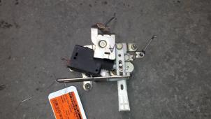 Begagnade Centrallåsmotor Peugeot Partner Combispace 1.6 HDI 90 16V Pris på förfrågan erbjuds av Autodemontage Joko B.V.