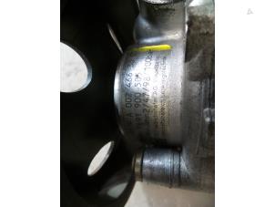 Używane Pompa wspomagania kierownicy Mercedes CLK (C208) 2.3 230K 16V Cena na żądanie oferowane przez Autodemontage Joko B.V.