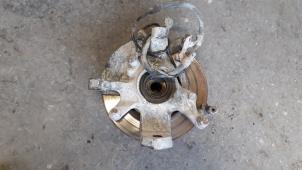 Gebruikte Fusee rechts-voor Nissan King Cab/Pickup 4x4 (D22) 2.5 Tdi Prijs op aanvraag aangeboden door Autodemontage Joko B.V.