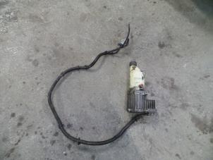 Begagnade Servostyrningspump Opel Astra G Caravan (F35) 1.6 16V Pris på förfrågan erbjuds av Autodemontage Joko B.V.