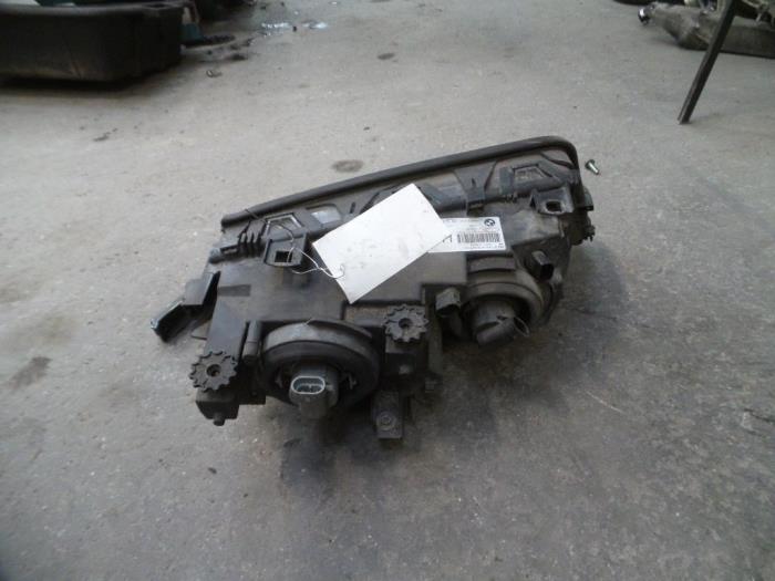 Koplamp links van een BMW 3 serie (E46/4) 316i 2001