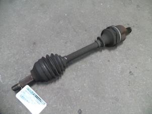 Gebruikte Aandrijfas links-voor Ford Mondeo III 2.5 V6 24V Prijs op aanvraag aangeboden door Autodemontage Joko B.V.